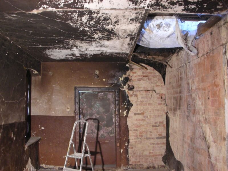 Tak wygladal przedsionek na pietrze przed wejsciem do wypozyczalni.jpg